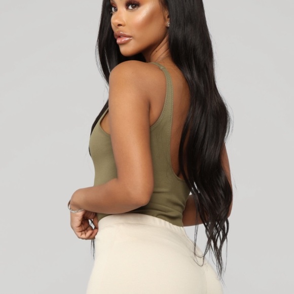 ✨3 for 20✨ Fashionova green bodysuit - Picture 3 of 5